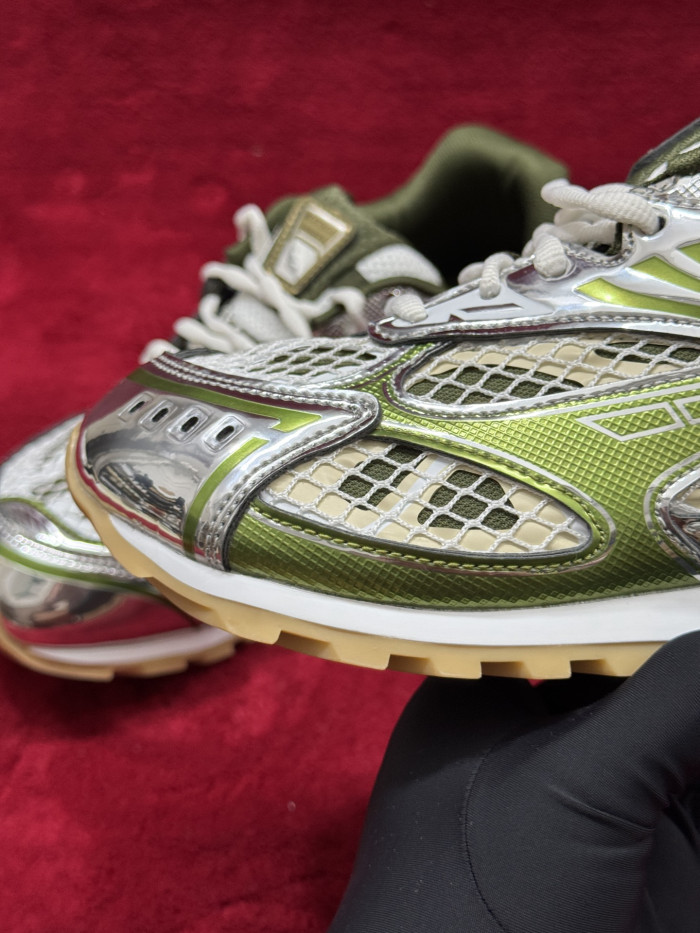 Bottega Veneta Orbit Mud White bv25482