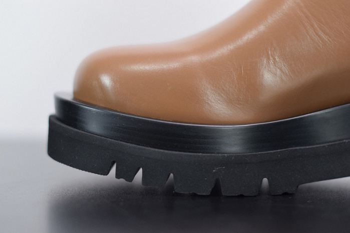 Bo*te*ga ve*ne*ta chelsea tire leather high boot