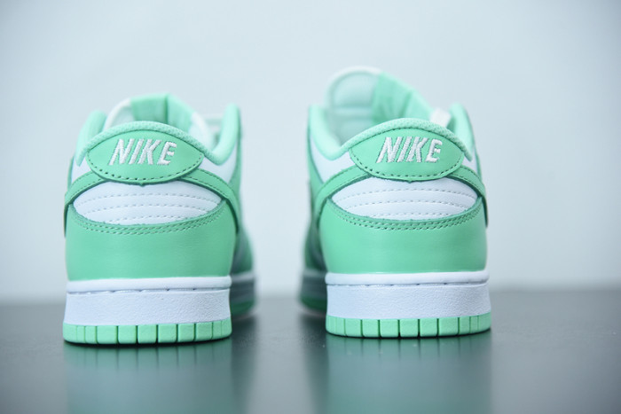 nike dunk low "green glow"dd1503-105