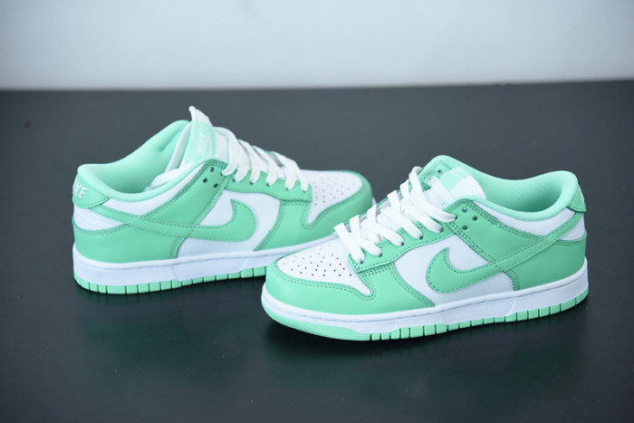 nike dunk low "green glow"dd1503-105