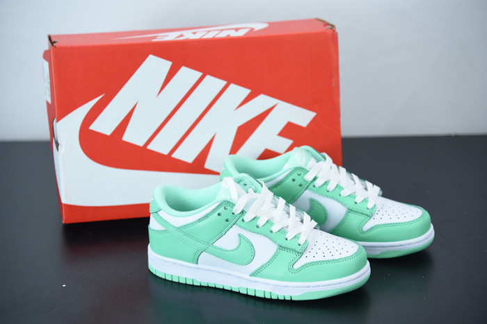 nike dunk low "green glow"dd1503-105
