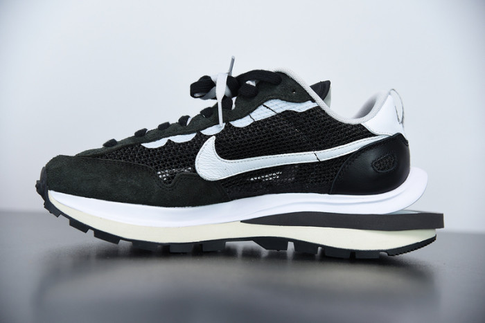 nike vaporwaffle sacai black white cv1363-001