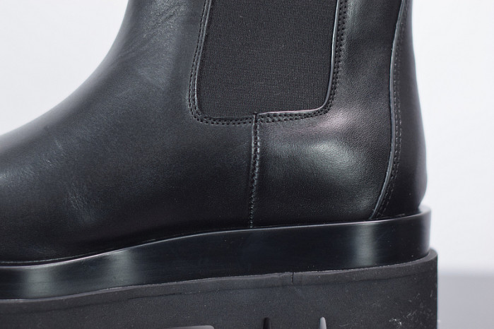Bo*te*ga ve*ne*ta chelsea tire leather high boot