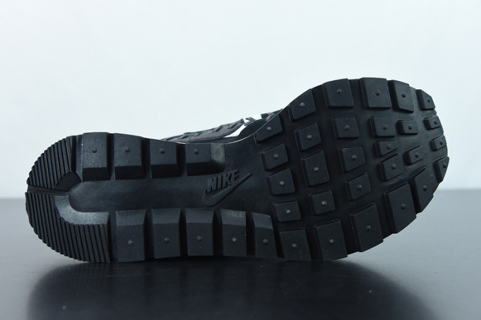 nike vaporwaffle sacai jean paul gaultier black white dh9186-001
