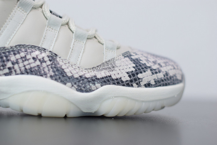 air jordan 11 retro low snake light bone cd6846-002