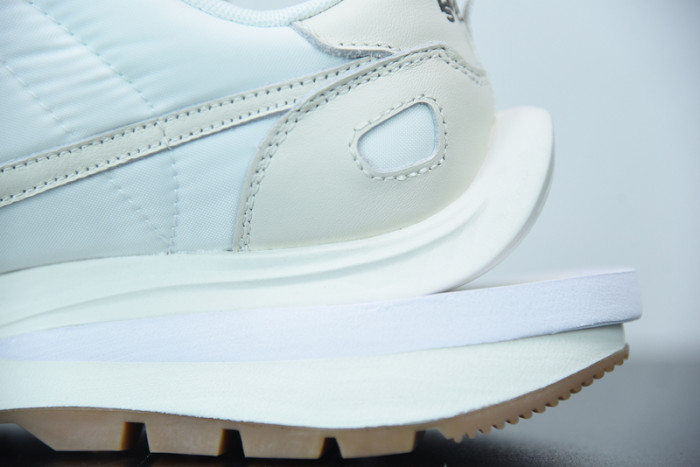 sacai x nike vaporwaffle "sail" dd1875-100