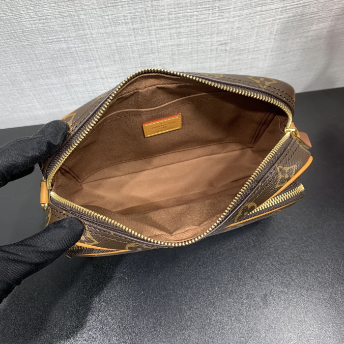 Louis Vuitton LV Monogram Brown bag M14016