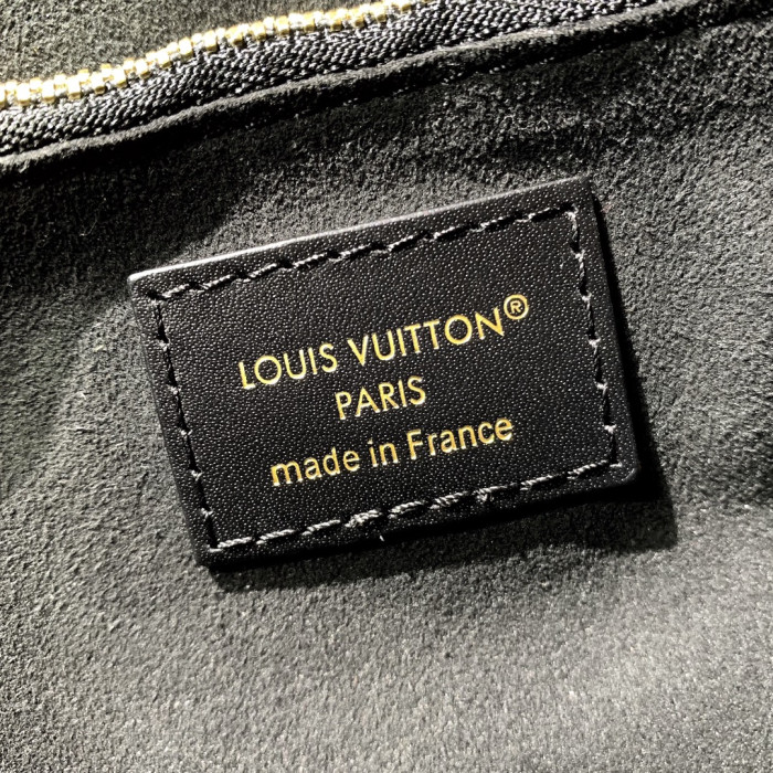 Louis Vuitton LV Monogram bag M14526