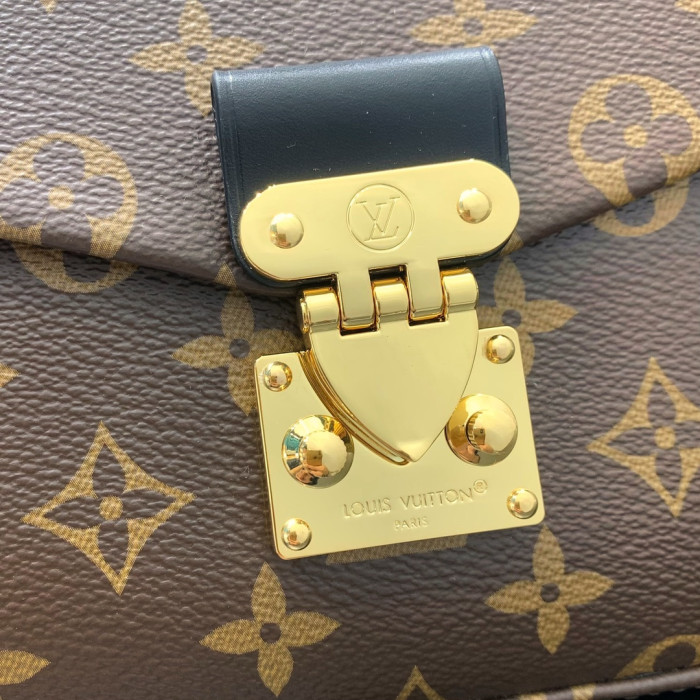 Louis Vuitton LV Monogram bag M14526