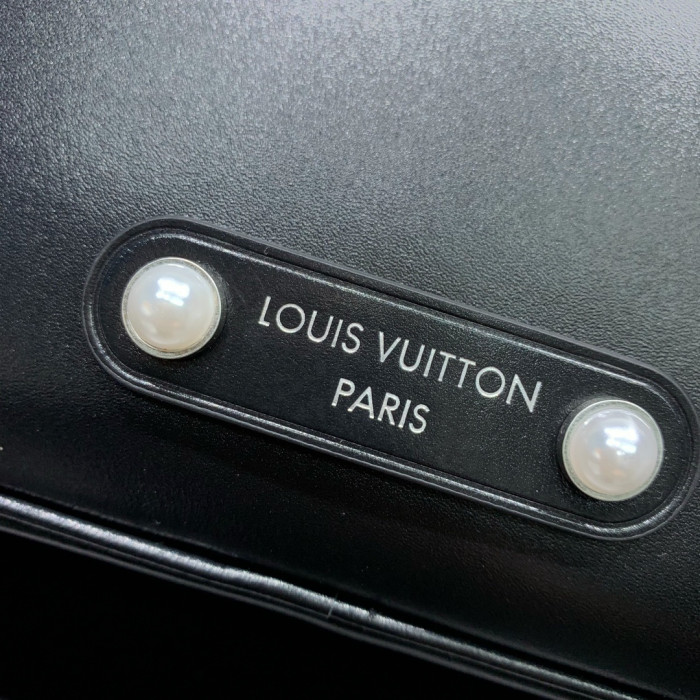 Louis Vuitton LV Monogram bag M13987