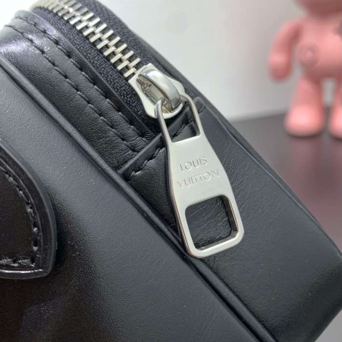Louis Vuitton LV Monogram bag M13987