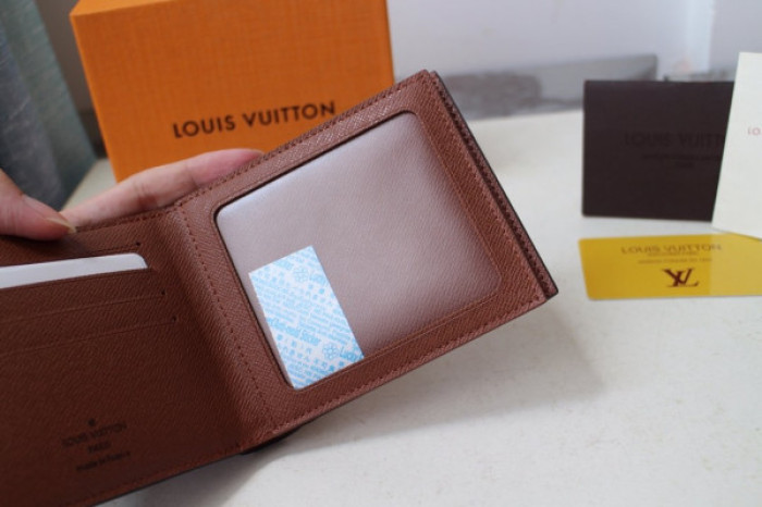 l**is V*t*n amerigo wallet 11.5*9*1.5cm