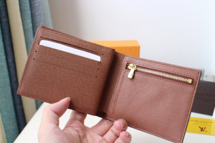 l**is V*t*n amerigo wallet 11.5*9*1.5cm